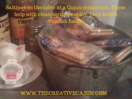 Saltines on the table at a Cajun restauran_opt